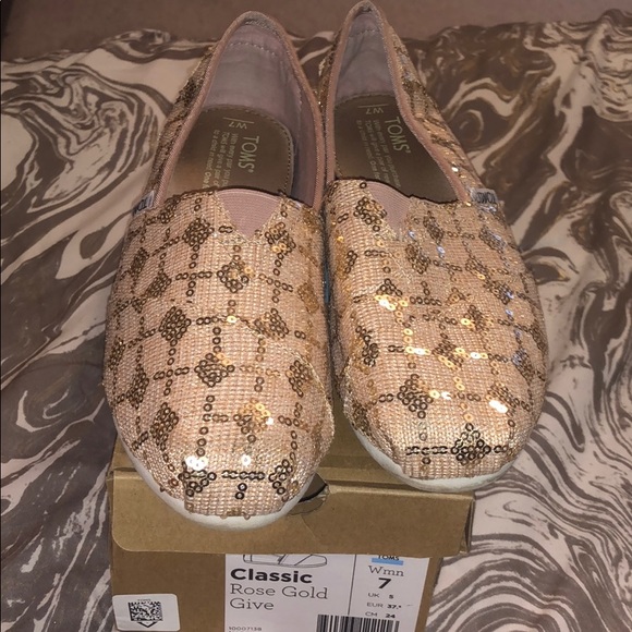 Toms Shoes - Toms in Rose Gold size 7